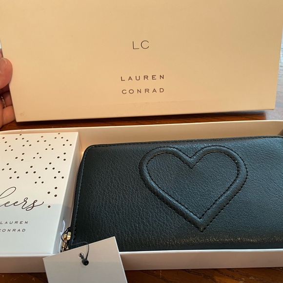 LC Lauren Conrad Black Heart Design Wallet - Picture 1 of 6